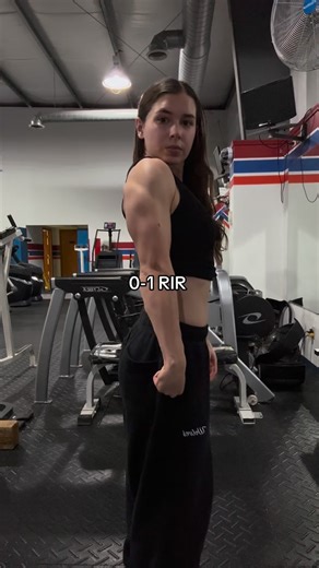 Isa Rodriguez | OCB Pro Bodybuilder on Instagram: "My current push day! ⬇️ Remember - you can always adjust the order of the lift to place the muscle groups you want to prioritize earlier on in the session! 2-3 sets, any rep range (within reason), 0-1 RIR - Incline Press - Pec Fly - SA Tricep Pushdown - Tricep Overhead Extension - Lateral Raise Full fit is from @darcsport (code Rod to support and save 🐺❤️)! @shedarcsport @darcsportathletics #pushday #shoulderschesttriceps #pushdayroutine #pushd