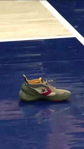 SGA lost his shoe 👟🤣 | NBA