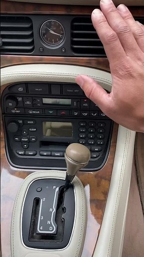2001 Jaguar XJ8 Radio and Climate Control Operation