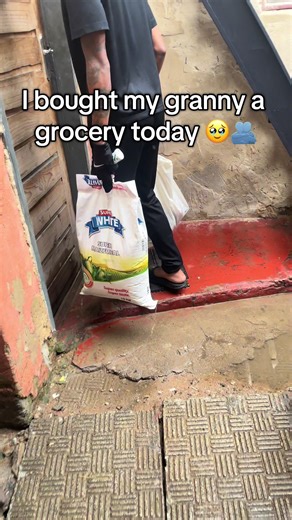 Heartwarming Gesture: Buying Groceries for Grandma