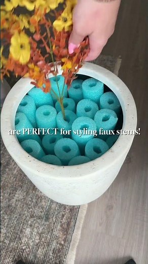 Did you know this hack? 🤎🍂 A few cut up pool noodles not only help fill large planters, but make
