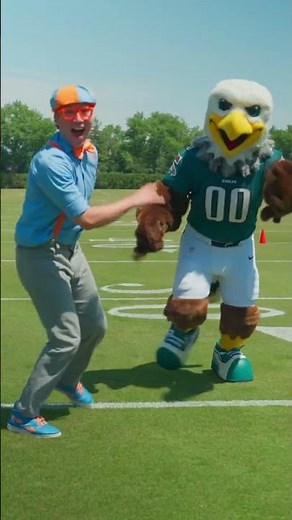 Blippi VS Swoop 40 Big RACE! Who Will Win? 🥈🎽👟#shorts #football #blippi