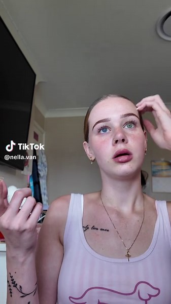 @Dimple Color If you love soft, natural greens… Aloe Green is perfect 💚 So subtle but still makes your eyes stand out. #dimplecolourlenses #aloegreen #greencontacts #naturallook #eyecolour