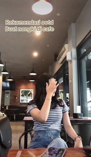 Stylish Café Outfit Inspiration and Hair Tips