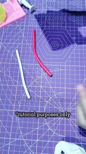 Easy Fondant Candy Cane Topper Tutorial #caketopper #fondanttoppers #toppers #cakedecorating #cake