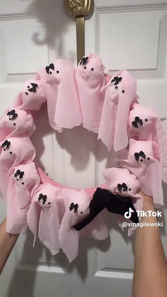 Halloween Door Decor Ideas for Your Daughter