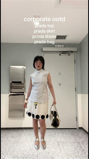 #greenscreen in prada ss 2003