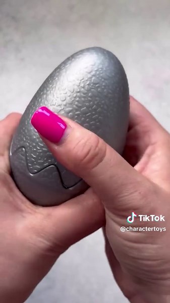 Jurassic World Rebirth: Unboxing Slime Eggs