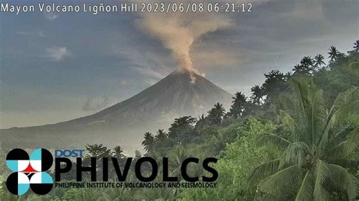 WATCH: Mayon Volcano Observatory IP camera footage of the pyroclastic density current (PDC event) at 6:18 a.m. today, June 8, 2023 The alert level in Mayon Volcano was raised from 2 to 3 on Thursday noon, signifying "increased tendency towards a hazardous eruption," according to PHIVOLCS. READ: https://www.gmanetwork.com/news/scitech/science/872393/mayon-volcano-now-under-alert-level-3-phivolcs/story/ According to the agency, Alert Level 3 means that Mayon "is exhibiting magmatic eruption of a s