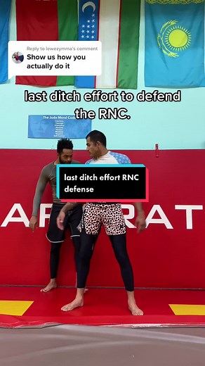 Replying to @lewezymma the 2 on 1 on the strangling arm is key. obviously you have to drill and practice this while sparring #mexicangroundkarate #doesthemmaknow #whowantstospar #itrainufc #cuddlebuddies #whowantstoroll #cuddlestrugglezz #selfdefense #selfdefensetechniques #chokedefense #throw