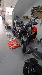 ACCESORIOS V-STROM SX 🔥 Wtsp 3116173854 • welcpower.com 🦉 Los mejores accesorios para tu Suzuki V-Strom SX en la Casa del Búho ✨ Le instalamos: ✅ Protector de radiador ✅ Protector de bomba de freno trasero ✅ Porta Alforja Haz – ARMO 🛠️ ✅ Protector de tacómetro humo ✅ Slider protector de exhausto ✅ Slider Acutrax ✅ Protector de bomba de freno delantero ✅ Barras de protección FP ✅ Protector de motor ✅ Crash Bag Haz tu pedido por WhatsApp o en la web 📲💻 • Envíos a todo el país 🇨🇴 • Pago cont