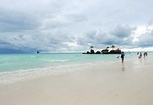 SWS: 64% Filipinos in favor of year-long Boracay closure