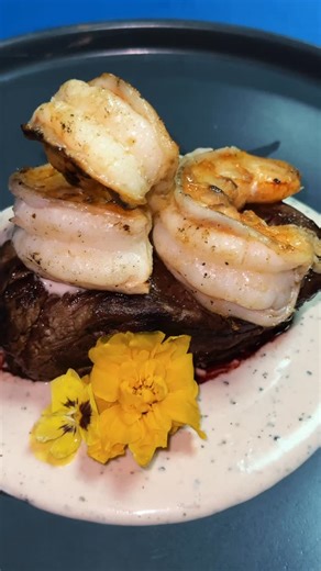 Palo E Mango 🥭 Garden Spot 🌳 | 🥩🦐 Presentamos: Jimmy’s Surf and Turf 🍷 Un plato de otro nivel — res, langostinos y una salsa de vino que te deja sin palabras 🤤🔥 📲 Reserva... | Instagram