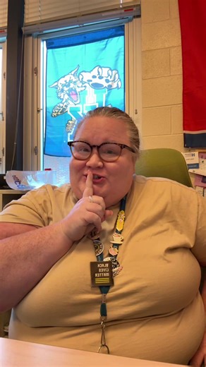 For legal purposes of course I pay attention in meetings. This is a joke! Inspired by @bayleelolbaylee #middleschoolteacher #teachersoftiktok #socialstudiesteacher #seventhgrade