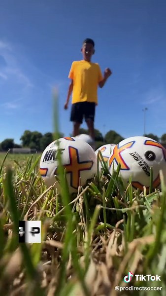 Imagine having to juggle these Subbuteo footballs ⚽️ @j.jnr10 ⚡️ #nikefootball #subbuteo #footballskills
