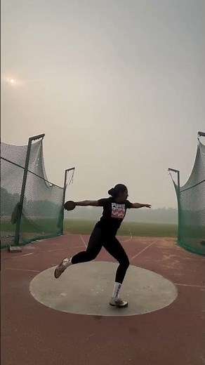 discus throw girl