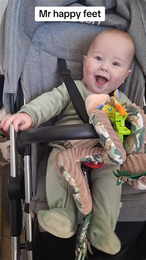 Mr. Happy Feet - Adorable Baby Clapping and Laughing!