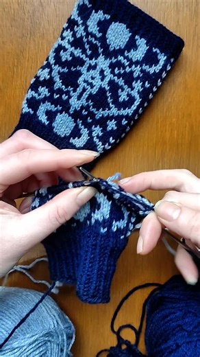 The Moonlit Moth mittens knitting pattern is now available on my #ravelry store and in the #etsyshop . These are knit using DK yarn, using the magic loop method on 3.5mm needles. Featuring the moon cycle and a gorgeous death head moth. Will you be knitting the moonlit moth mittens? #knittingtiktok #knittinglove