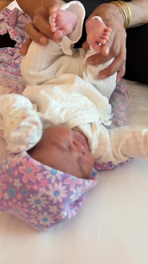 169K views · 2.6K reactions | 被迫营业的心情 你懂吗？‍ #小苹果 #毛二姐 #毛虾妹 | 小苹果与妈咪毛虾妹 Baby Apple Family | Facebook