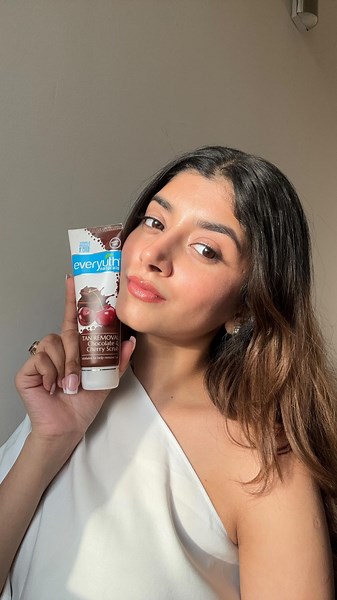 SAKSHI JAIN || Makeup & Fashion on Instagram: "I enjoy summers, but dealing with tanning is a challenge. Thankfully, the @everyuthnaturals Chocolate and Cherry Tan Removal Range has got me covered 🍫🍒 Contest Guidelines ☀️ Everyuth Naturals brings to you a contest #DetanWithEveryuth! Share your favorite skincare regime to remove tan using the Everyuth Naturals Tan Removal Range that includes, scrub and face pack and show it to the world. Stand a chance to win exciting Everyuth hampers that will