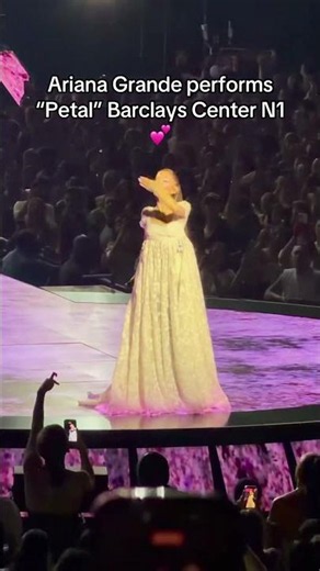 Ariana Grande performs PETAL at Barclays Center N1 #arianagrande #petal #eternalsunshine #arianators