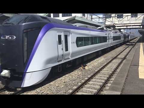 新型車両Ｅ353系の「スーパーあずさ」が茅野駅に到着