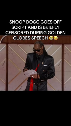 THIS MAN IS TOOOO FUNNY SNOOP DOGG GOES OFF SCRIPT AT THE GOLDEN GLOBES !! #fyp #humor #goldenglobes #snoopdogg