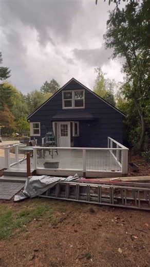Our most recent custom catio project in Portland, Oregon! 🏡😺 This 8x12 catio was built for seven very lucky cats and is fully packed with enrichment accessories, plus a few new features we just added! ✨ Built right on the deck, it’s designed so humans and cats can share the outdoor space together. 💛 It includes a floor-to-ceiling scratching post, perches, steps, multiple hiding boxes, a bubble-dome bed, and two bridges connected by a box with multiple openings to keep those feline minds activ