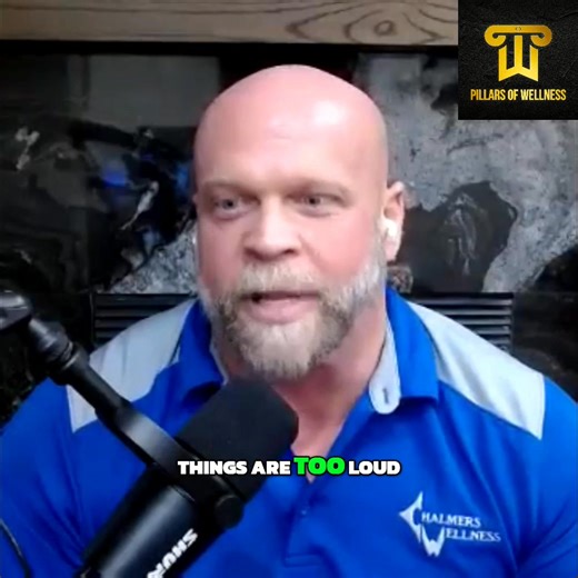 Want to know what a concussion feels like? It's similar to having a hangover: headache, body aches, sensitivity to light and sound, and zero energy. If lights seem too bright or noises too loud, it's time to take it seriously. #Concussion #HeadInjury #HealthTips #Parenting #KidsHealth | Dr. Matt Chalmers