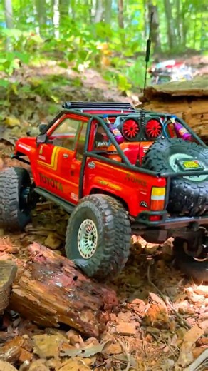 FMS VS Axial 👀 #newvideo #axialscx10iii #sr5 #lc80 #toyota #rctruck #rcoffroad #axialadventure