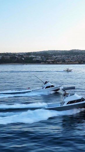 First time I drove the Blackfin in 30 years. Pure American sportfish classics. 1987 Blackfin 32 - 1965 Bertram 31. | Bad Company Fishing Adventures