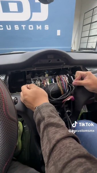 Integracion de Apple CarPlay sobre la pantalla original de Mini Cooper #minicooper #minicoopers #actualizacion #pantalla #applecarplay #carplay #androidauto #inalambrico #cdmx