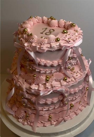 18💕✨ 18th birthday cake, 2 tier heart cake, absolutely obsessed 😍 #fyp #yyccakes #2tiercake #vintagecake #18thbirthday