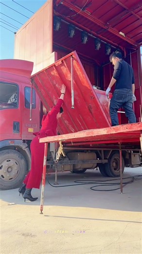 Setting Up A Professional Mobile Stage For Events