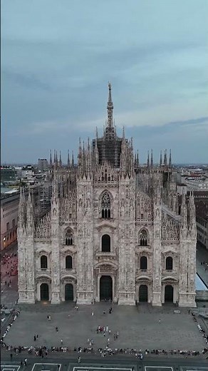 Vue aérienne de la Cathédrale de Milan (Duomo) 🇮🇹 by Classic Record Studio #documentaire