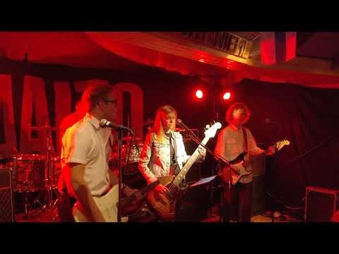 Eva & The Tones Vain Yksin Me Kaksin