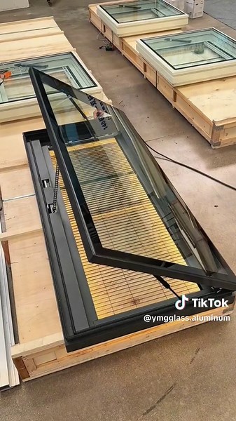 Electric Skylight: Waterproof, Heat-Insulating Design for Warm Moments