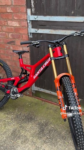 Exploring the Santa Cruz V10 Freshie Bike