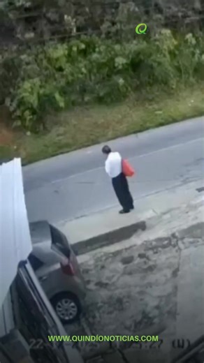 #Colombia | Un grave accidente de tránsito se registró en las últimas horas en la vía que conduce al corregimiento de Santa Elena, en Medellín, luego de que un bus intermunicipal se saliera de la calzada y terminara en un abismo con aproximadamente 25 pasajeros a bordo. La Secretaría de Movilidad de Medellín confirmó que el siniestro dejó varias personas lesionadas, aunque hasta el momento no se han reportado víctimas fatales. El hecho ocurrió cuando el vehículo descendía desde el municipio de R