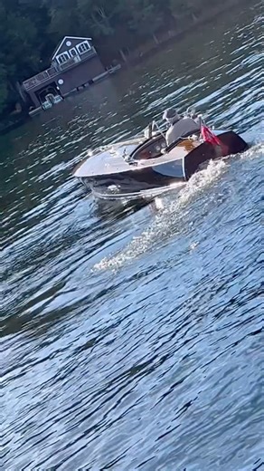 Up at the lake house in Muskoka or Gull Lake Minnesota you get to see so many different boats and engines but you will always remember the wooden boats, save the environment by a wood boat | Kevlar Bike