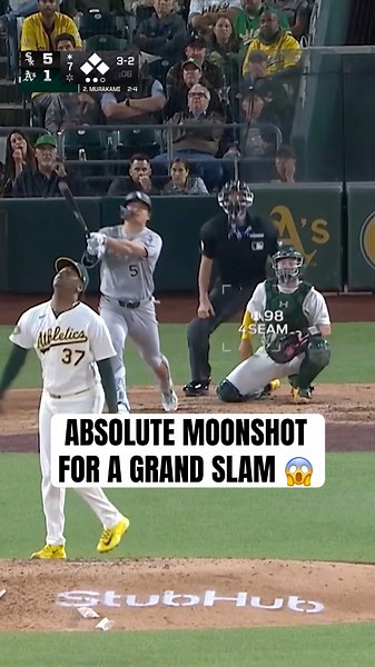 Over the batter's eye 😮 Munetaka Murakami WOW