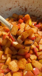 "Delicious and easy!!! Just what I was looking for. I used Gala apples. Also this recipe would be easy to increase for a bigger group of people. Yum—thank you!" 🍏 | Live Eat Learn