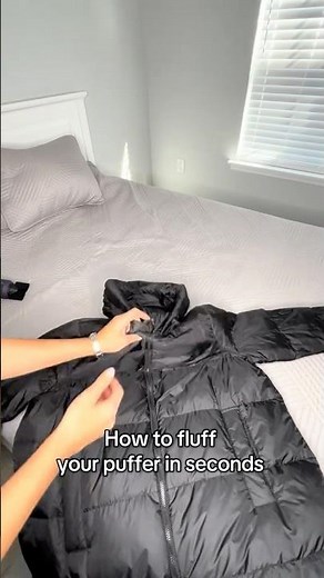 How to fluff your puffer in seconds! #pufferjacket #pufferhack #homehacks #clotheshack #laundryhack