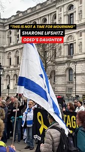 Sharone Lifshitz, the daughter of 83-year-old Oded Lifshitz — who was murdered in captivity by Hamas, and recently returned to his family during the ceasefire — addressed demonstrators at a protest in London organised by We Democracy, a grassroots Israeli-British community supporting the pro-democracy movement in Israel. | The Jewish News