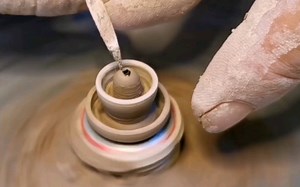 袖珍陶艺创作迷你拇指手拉胚陶器，陶艺，陶瓷，艺术，手工，手艺，花瓶，传统