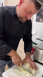 No Tears Onion Cutting Hack Test! 🧅😂 Ever tried cutting an onion without shedding a tear 🧅🤔 Let's put this hilarious lifehack to the test! Will it keep our eyes dry or leave us #foryou #fyp | Dobrovolskyi hchef