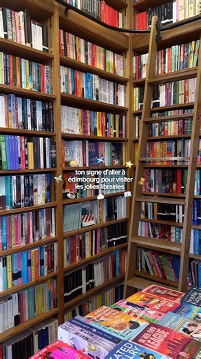 la beauté des libraires d’édimbourg 🧚🏻‍♀️🏴󠁧󠁢󠁳󠁣󠁴󠁿 #booktube #booktok #edinburgh #scotland