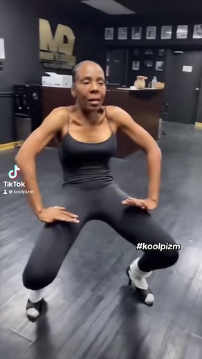 Drea Kelly Grooves to 90s Music with Koolpizm