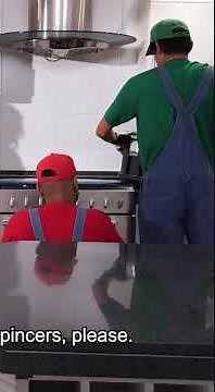 Los hermanos Bros tienen un trabajo de plomería que atender! con Michelle Aldrete. #julio #mariobros