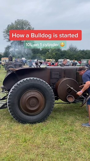 You probably didn't know that this is how you start old tractors such as Lanz Bulldog #classiccars #tractors #classiccarsdaily #lanzbulldog #motor | Retro Garage